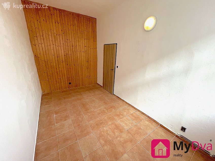 Pronájem bytu 2+1 50 m^2 nám. Armády, Znojmo 