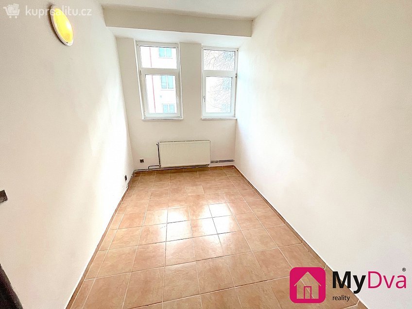 Pronájem bytu 2+1 50 m^2 nám. Armády, Znojmo 