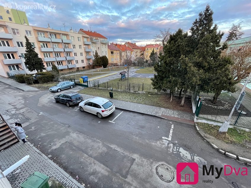 Pronájem bytu 2+1 50 m^2 nám. Armády, Znojmo 