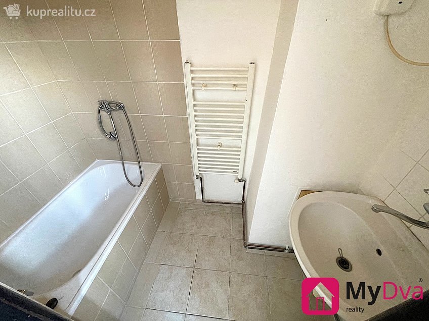 Pronájem bytu 2+1 50 m^2 nám. Armády, Znojmo 