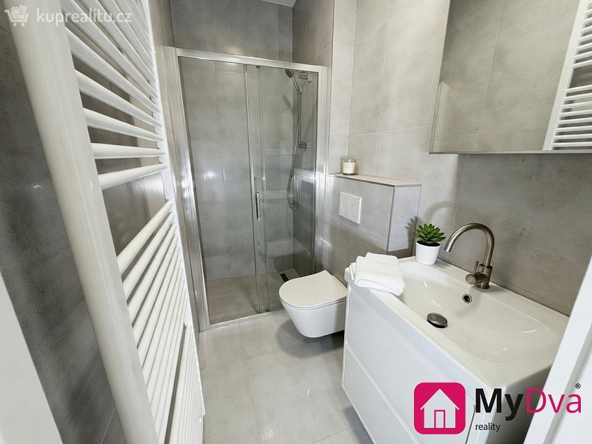 Pronájem bytu 2+kk 43 m^2 Sv. Čecha, Třebíč 