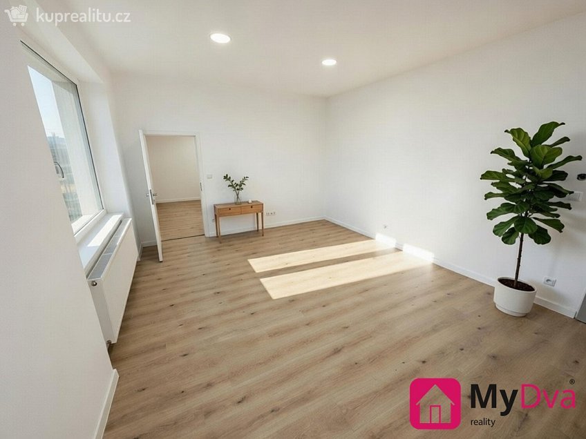 Pronájem bytu 2+kk 43 m^2 Sv. Čecha, Třebíč 