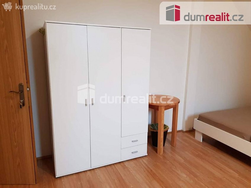 Pronájem bytu - pokoj 20 m^2 Zenklova, Praha 8 