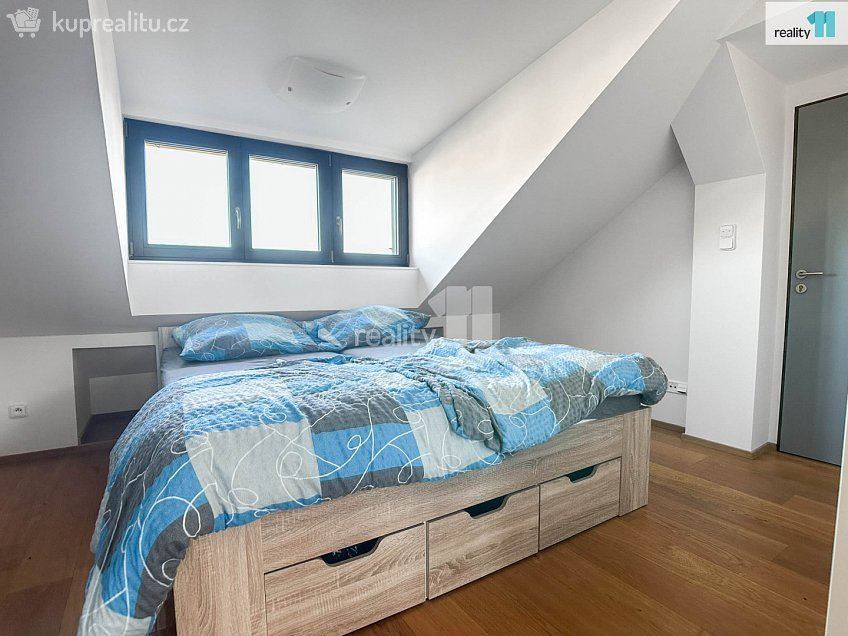 Pronájem bytu 2+1 55 m^2 Nerudova, Holešov 