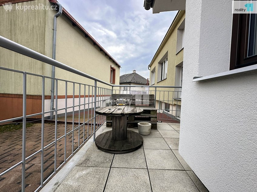 Pronájem bytu 2+1 55 m^2 Nerudova, Holešov 