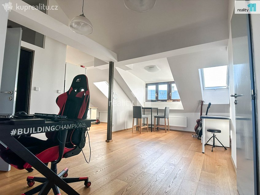 Pronájem bytu 2+1 55 m^2 Nerudova, Holešov 