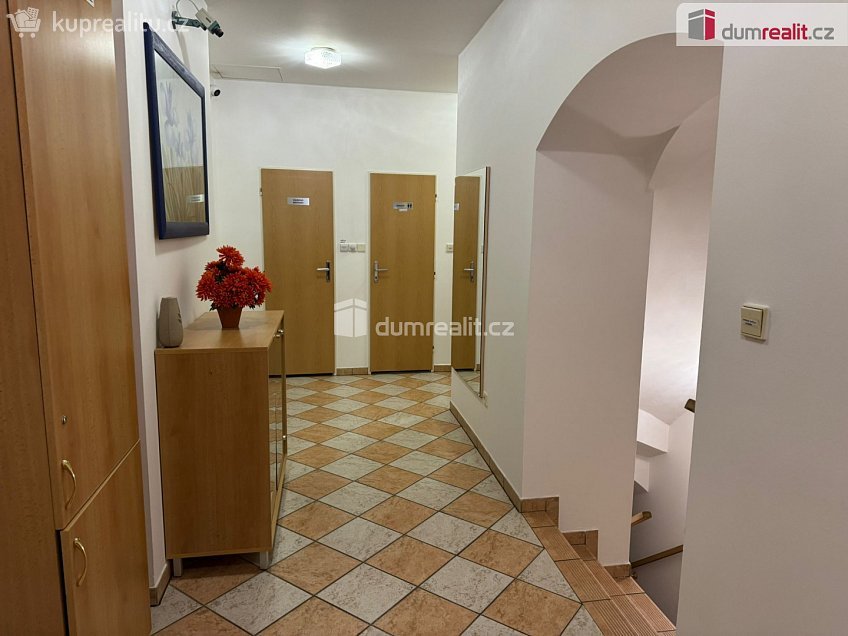 Pronájem  komerční reality 31 m^2 náměstí Jana Zajíce, Vítkov 