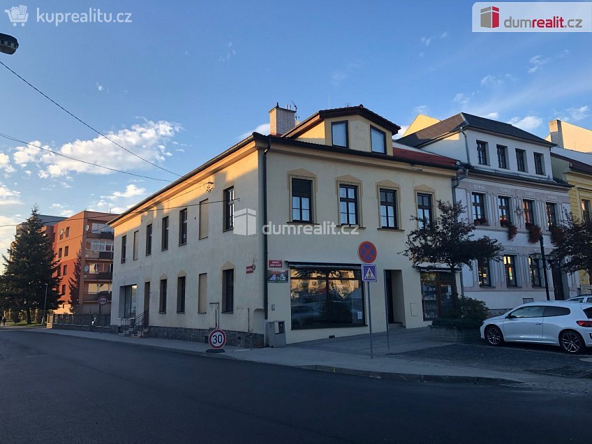 Pronájem  komerční reality 31 m^2 náměstí Jana Zajíce, Vítkov 