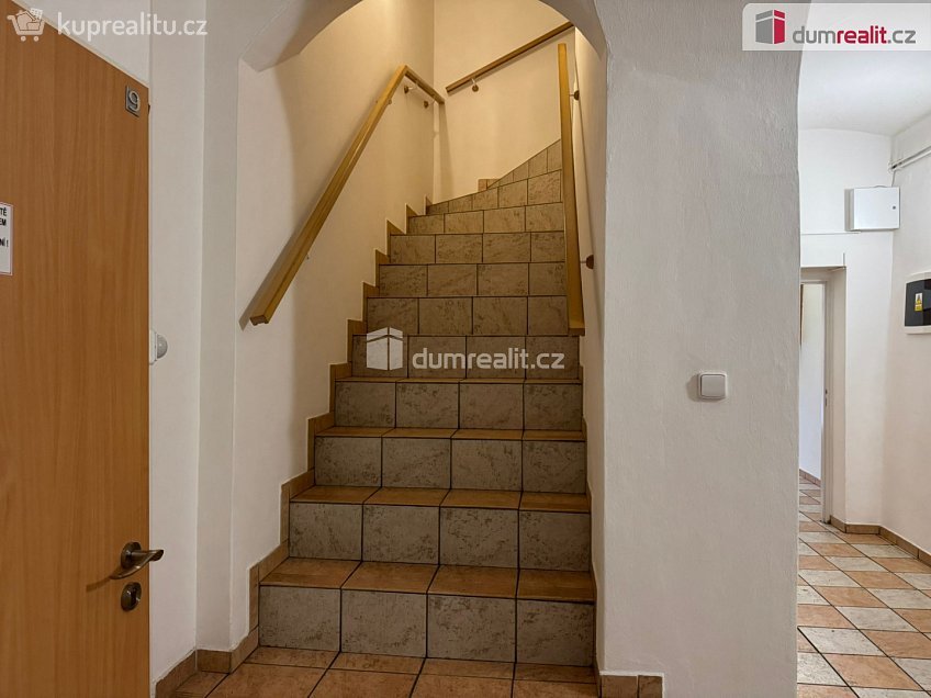 Pronájem  komerční reality 31 m^2 náměstí Jana Zajíce, Vítkov 