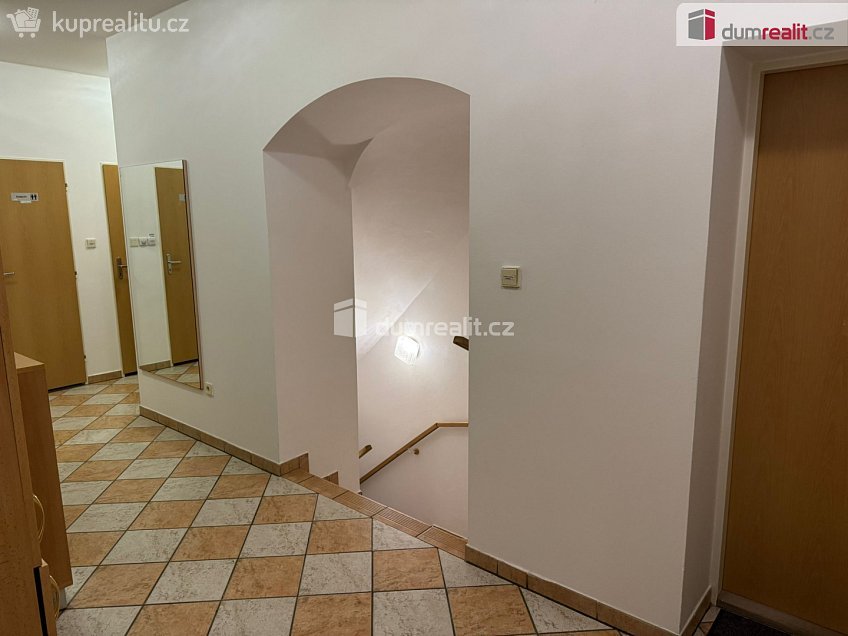 Pronájem  komerční reality 31 m^2 náměstí Jana Zajíce, Vítkov 