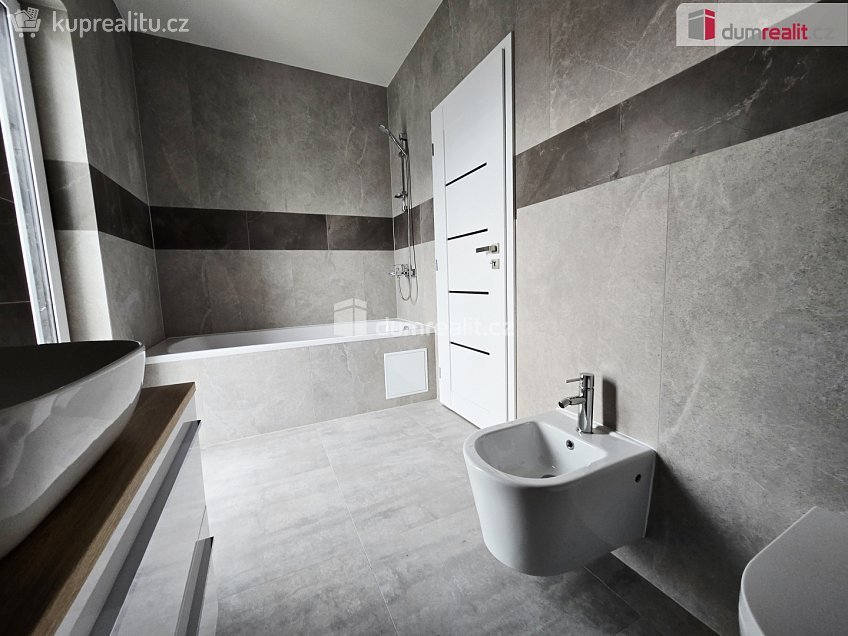 Prodej  rodinného domu 118 m^2 Polerady, Polerady 