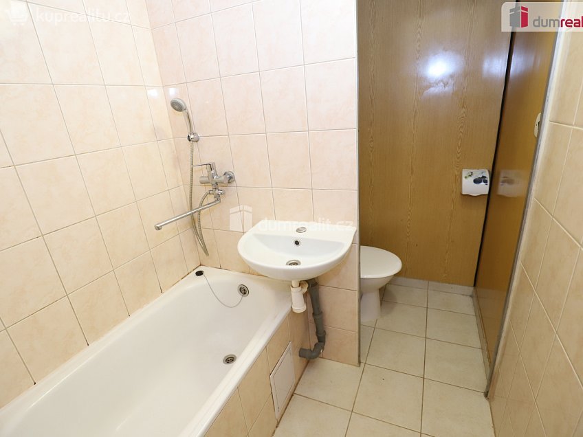 Pronájem bytu 1+1 36 m^2 B. Smetany, Kraslice 