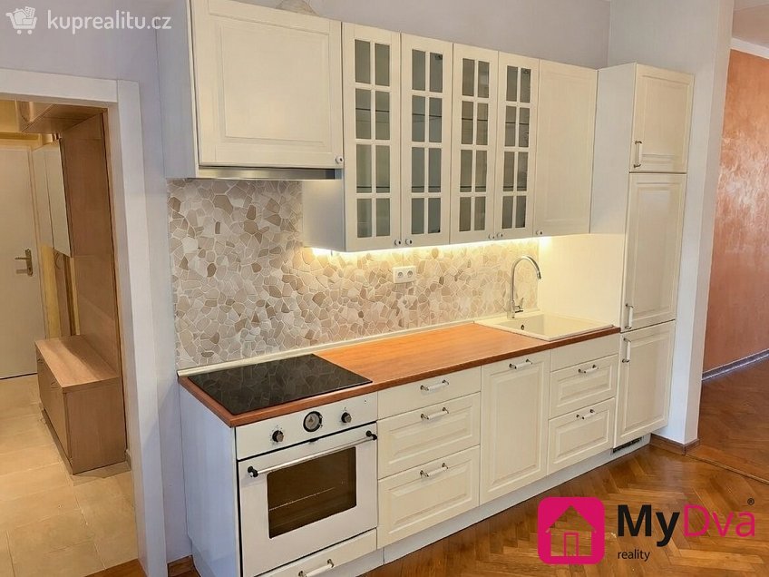 Pronájem bytu 3+1 80 m^2 Bělohorská, Praha 