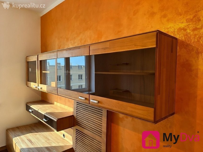 Pronájem bytu 3+1 80 m^2 Bělohorská, Praha 