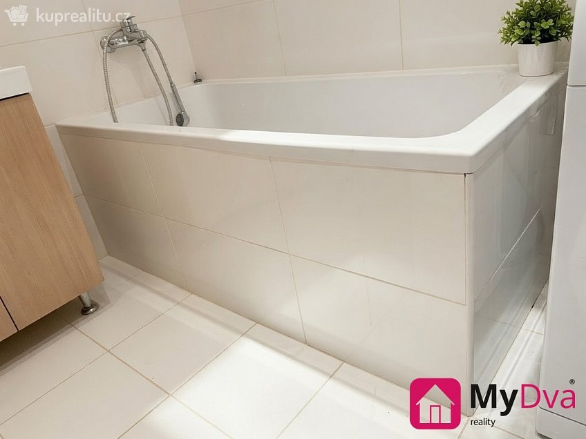 Pronájem bytu 3+1 80 m^2 Bělohorská, Praha 