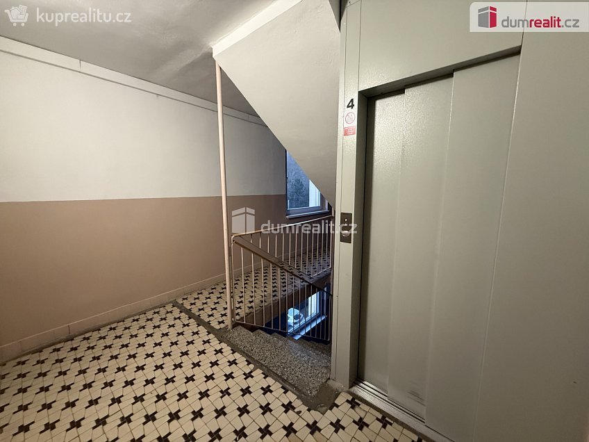 Pronájem bytu 2+kk 45 m^2 Žežická, Ústí nad Labem 