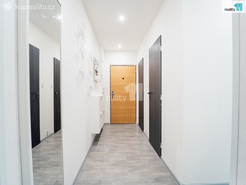 Prodej bytu 3+1 71 m^2 Pod Makovým vrchem, Holýšov 