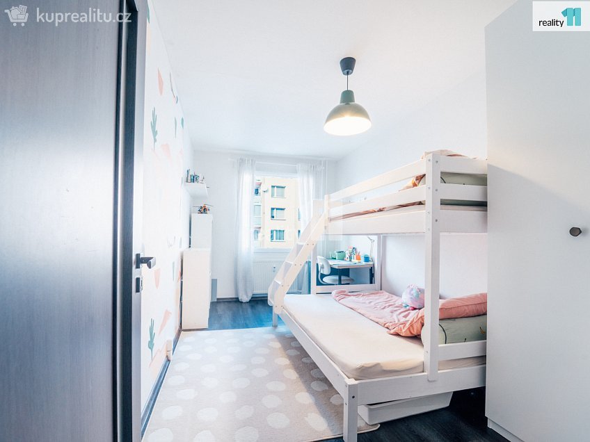 Prodej bytu 3+1 71 m^2 Pod Makovým vrchem, Holýšov 