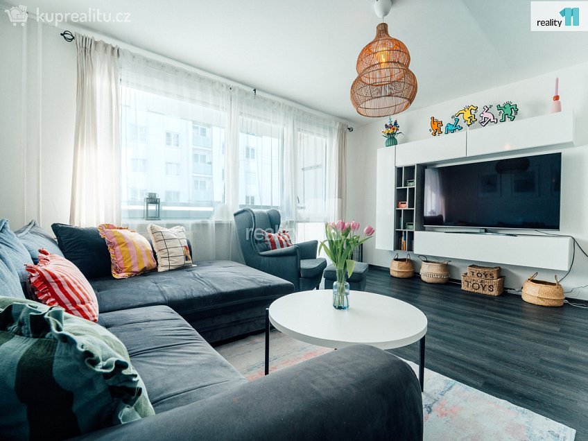 Prodej bytu 3+1 71 m^2 Pod Makovým vrchem, Holýšov 