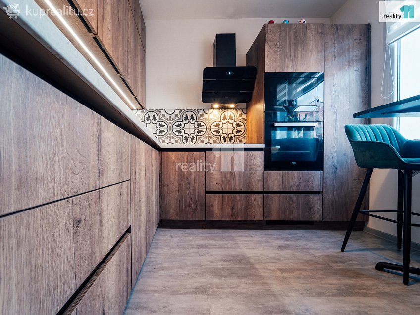 Prodej bytu 3+1 71 m^2 Pod Makovým vrchem, Holýšov 