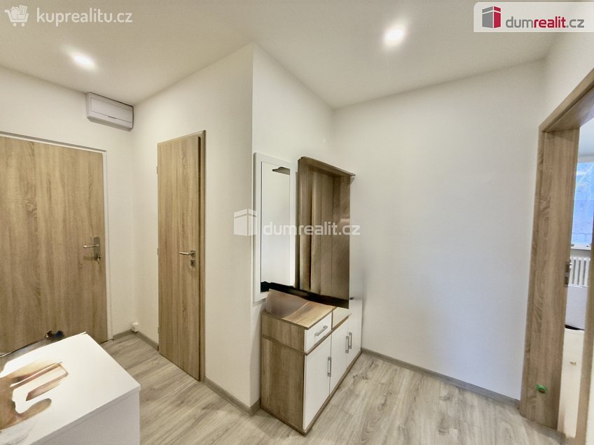 Pronájem bytu 2+1 64 m^2 Tolstého, Ústí nad Labem 