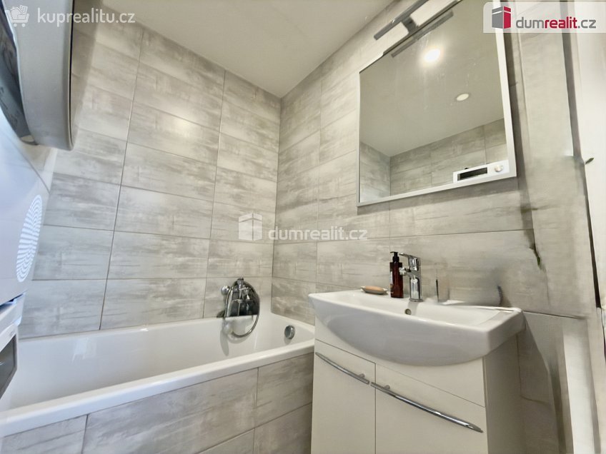 Pronájem bytu 2+1 64 m^2 Tolstého, Ústí nad Labem 