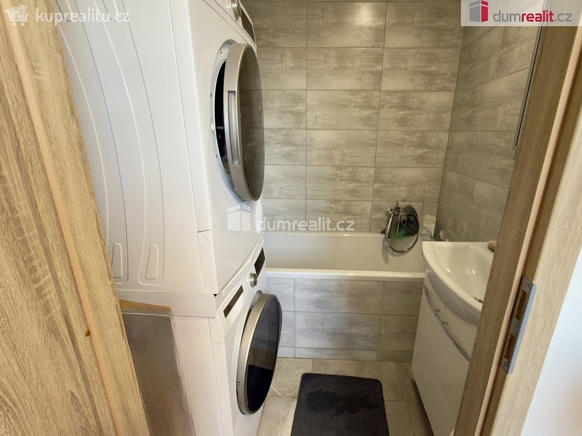 Pronájem bytu 2+1 64 m^2 Tolstého, Ústí nad Labem 