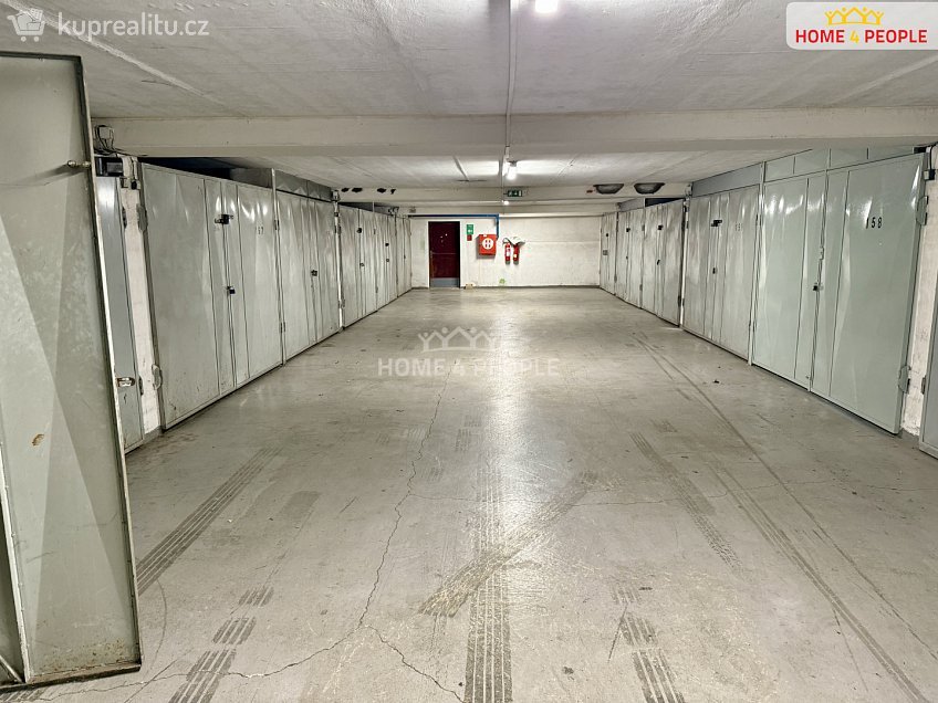 Prodej  garáže 18 m^2 Bašteckého, Praha 13 
