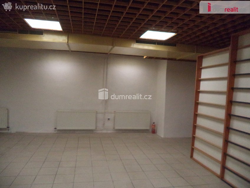 Pronájem  obchodních prostor 70 m^2 Dlouhá třída, Havířov 