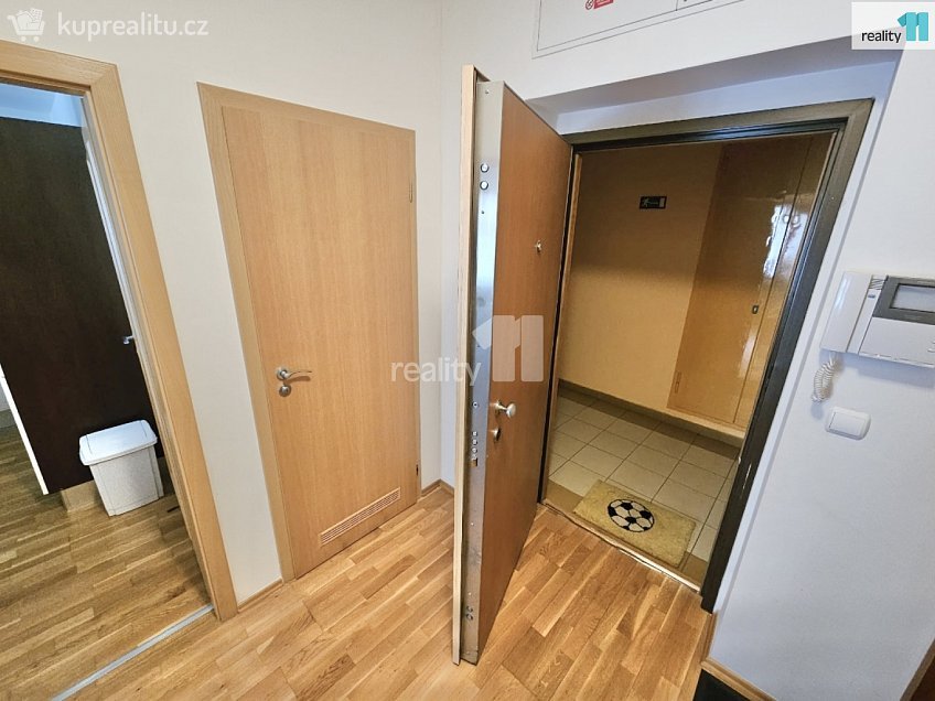 Pronájem bytu 2+kk 72 m^2 Hlubocká, Praha 5 