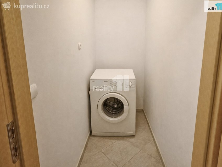 Pronájem bytu 2+kk 72 m^2 Hlubocká, Praha 5 