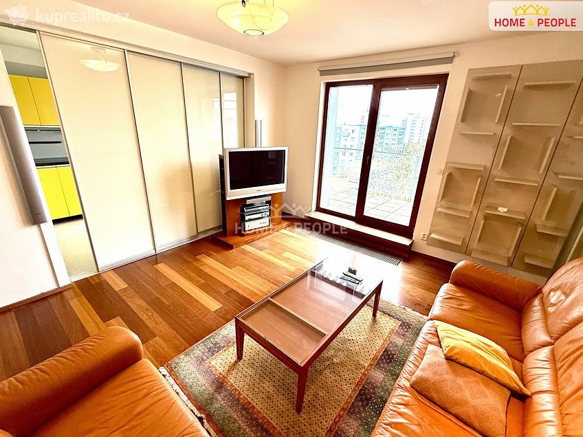 Pronájem bytu 2+kk 61 m^2 Majerova, Plzeň 