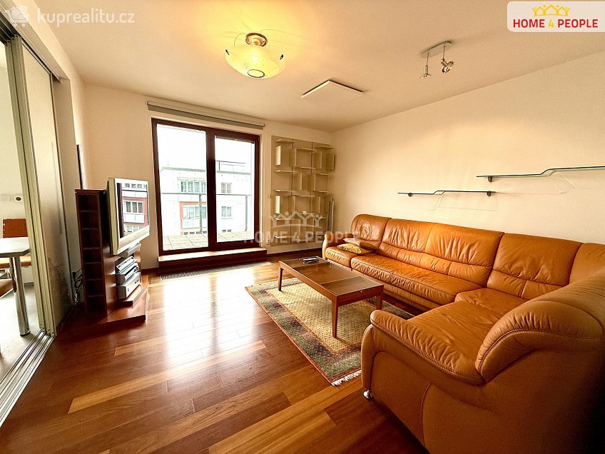 Pronájem bytu 2+kk 61 m^2 Majerova, Plzeň 