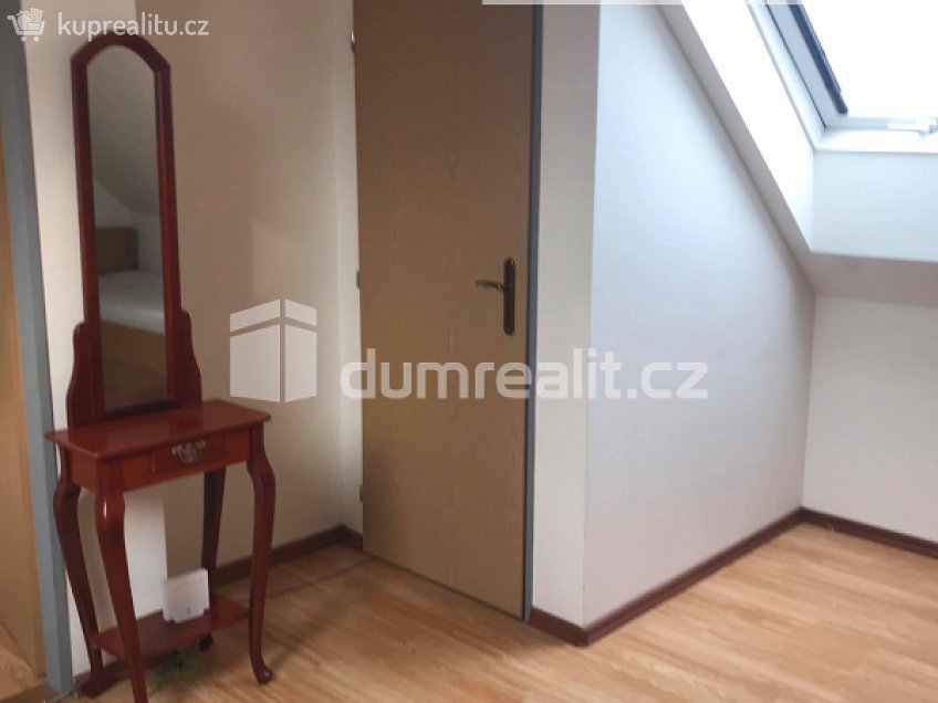 Pronájem bytu 3+kk 50 m^2 Zenklova, Praha 8 