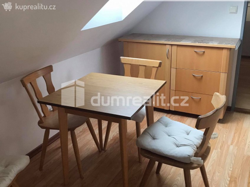 Pronájem bytu 3+kk 50 m^2 Zenklova, Praha 8 