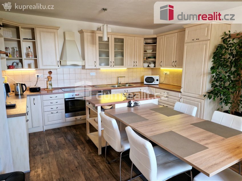 Prodej  rodinného domu 334 m^2 Zlatá Koruna, Zlatá Koruna 