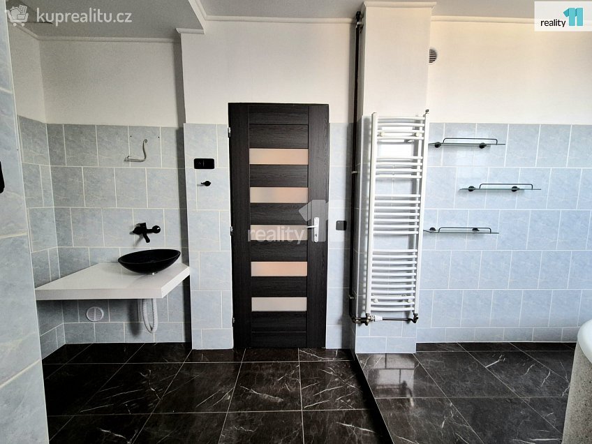 Prodej bytu 3+1 72 m^2 Jateční, Aš 