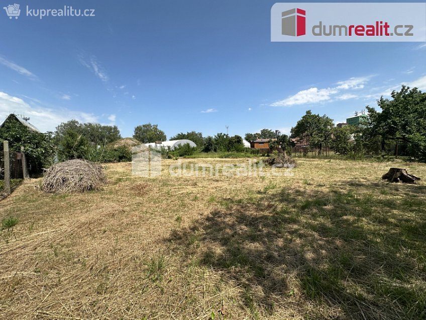 Prodej  stavebního pozemku 2401 m^2 Boženy Němcové, Podivín 