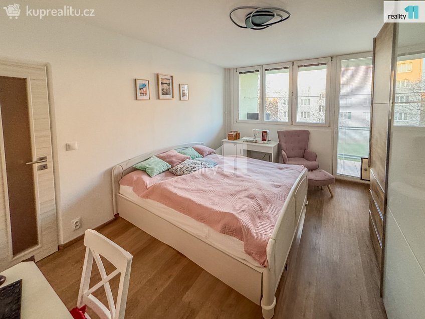 Prodej bytu 3+1 78 m^2 17. listopadu, Dobřany 