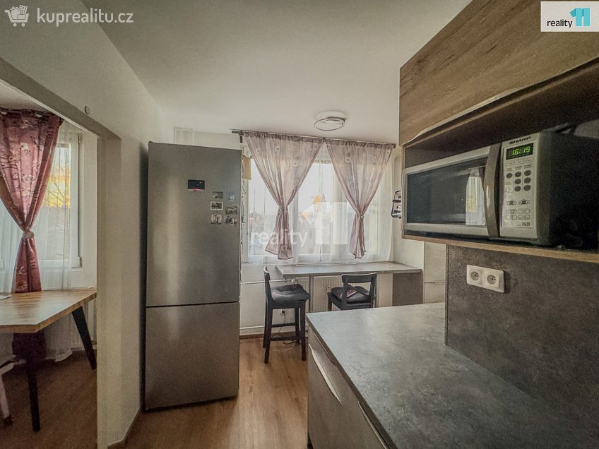 Prodej bytu 3+1 78 m^2 17. listopadu, Dobřany 