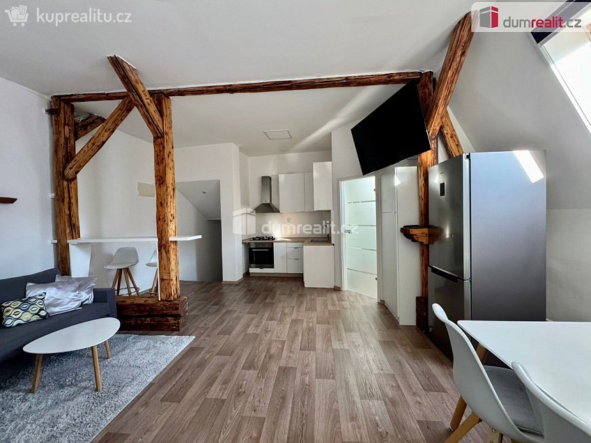 Pronájem bytu 3+kk 80 m^2 Nerudova, Chomutov 