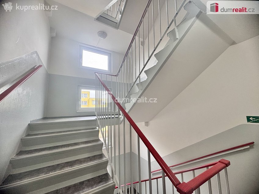 Pronájem bytu 3+1 70 m^2 Chotovická, Praha 8 