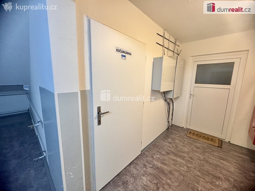 Pronájem bytu 3+1 70 m^2 Chotovická, Praha 8 