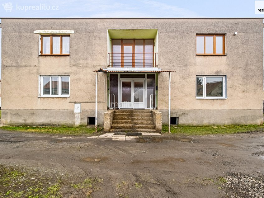 Prodej bytu 3+1 88 m^2 Bytovky, Veltruby 