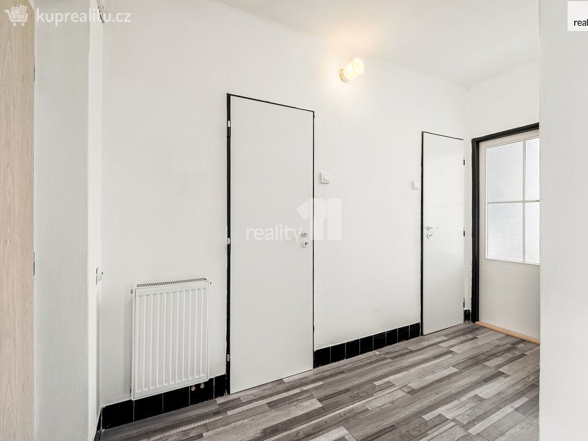 Prodej bytu 3+1 88 m^2 Bytovky, Veltruby 