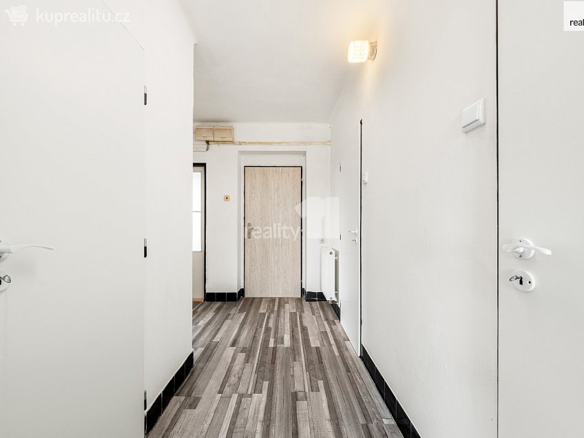 Prodej bytu 3+1 88 m^2 Bytovky, Veltruby 