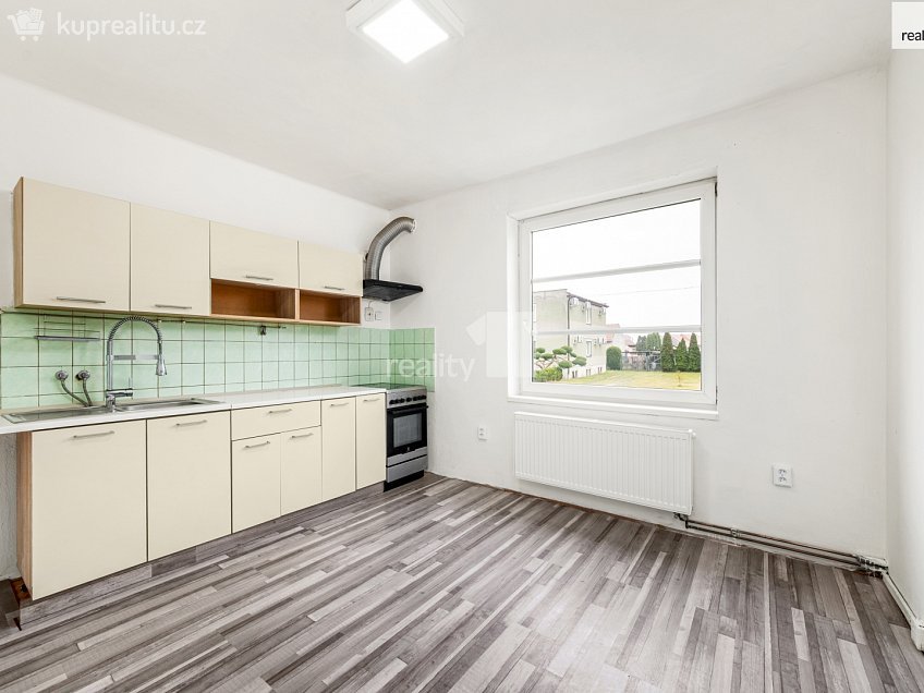 Prodej bytu 3+1 88 m^2 Bytovky, Veltruby 