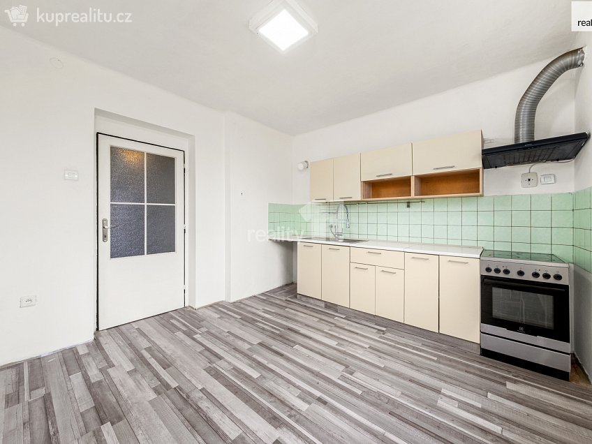 Prodej bytu 3+1 88 m^2 Bytovky, Veltruby 