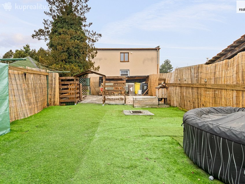 Prodej bytu 3+1 88 m^2 Bytovky, Veltruby 