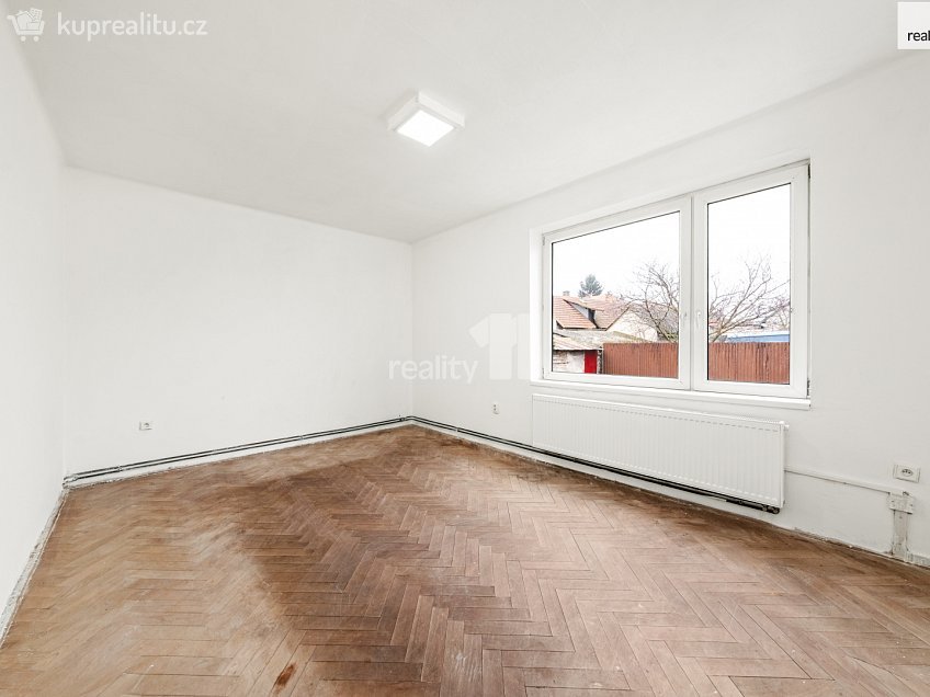 Prodej bytu 3+1 88 m^2 Bytovky, Veltruby 